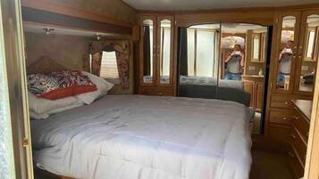 1 室のベッドルーム、旅行用ベビーベッド、WiFi (無料)、ベッドシーツ