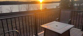 Lakefront vacation home with kitchen and balcony