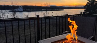 Lakefront vacation home with kitchen and balcony