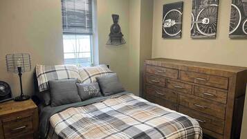 2 chambres, fer et planche à repasser, Wi-Fi, draps fournis