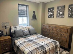 2 slaapkamers, een strijkplank/strijkijzer, wifi, beddengoed