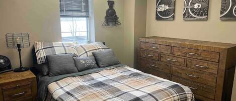 2 bedrooms, iron/ironing board, WiFi, bed sheets