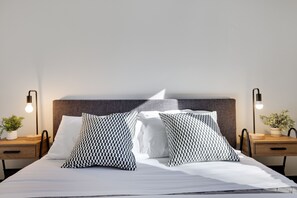3 bedrooms, iron/ironing board, travel cot, Internet