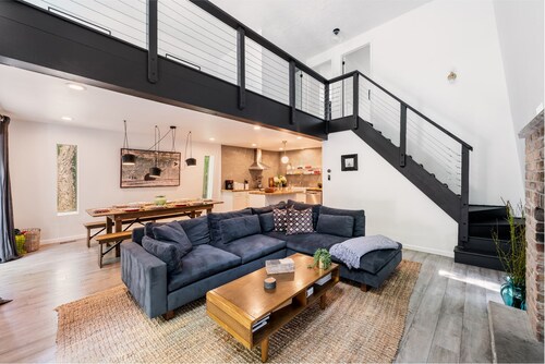 Tranquil Luxe Stay, HotTub, Family Fun, Fall Colors