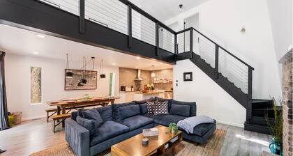 Tranquil Luxe Stay, HotTub, Family Fun, Fall Colors