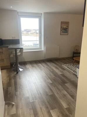 Interior - Un apt Meublé Avec une vue sur le Port des Bas Sablons et un Parking Gratuit (Saint Malo)