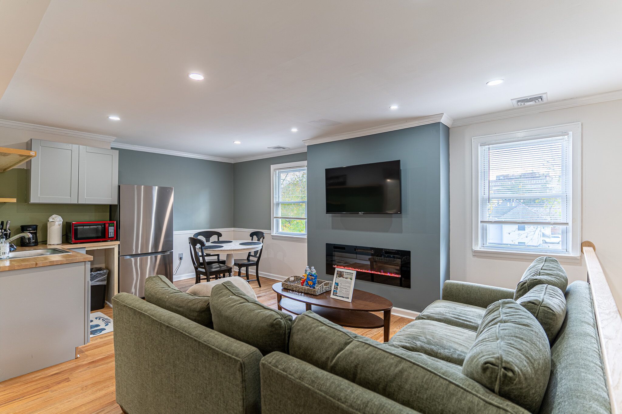 Luxorious 2-Bedroom Near Downtown Stamford with Laundry and Pet Friendly!