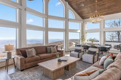 Designer Home w/ Incredible Views, Sleeps 16