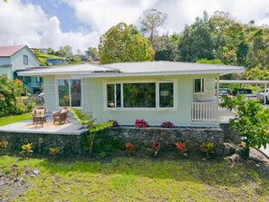 Exterior - Mountain Oasis: Modern Plantation Home (Kealakekua)