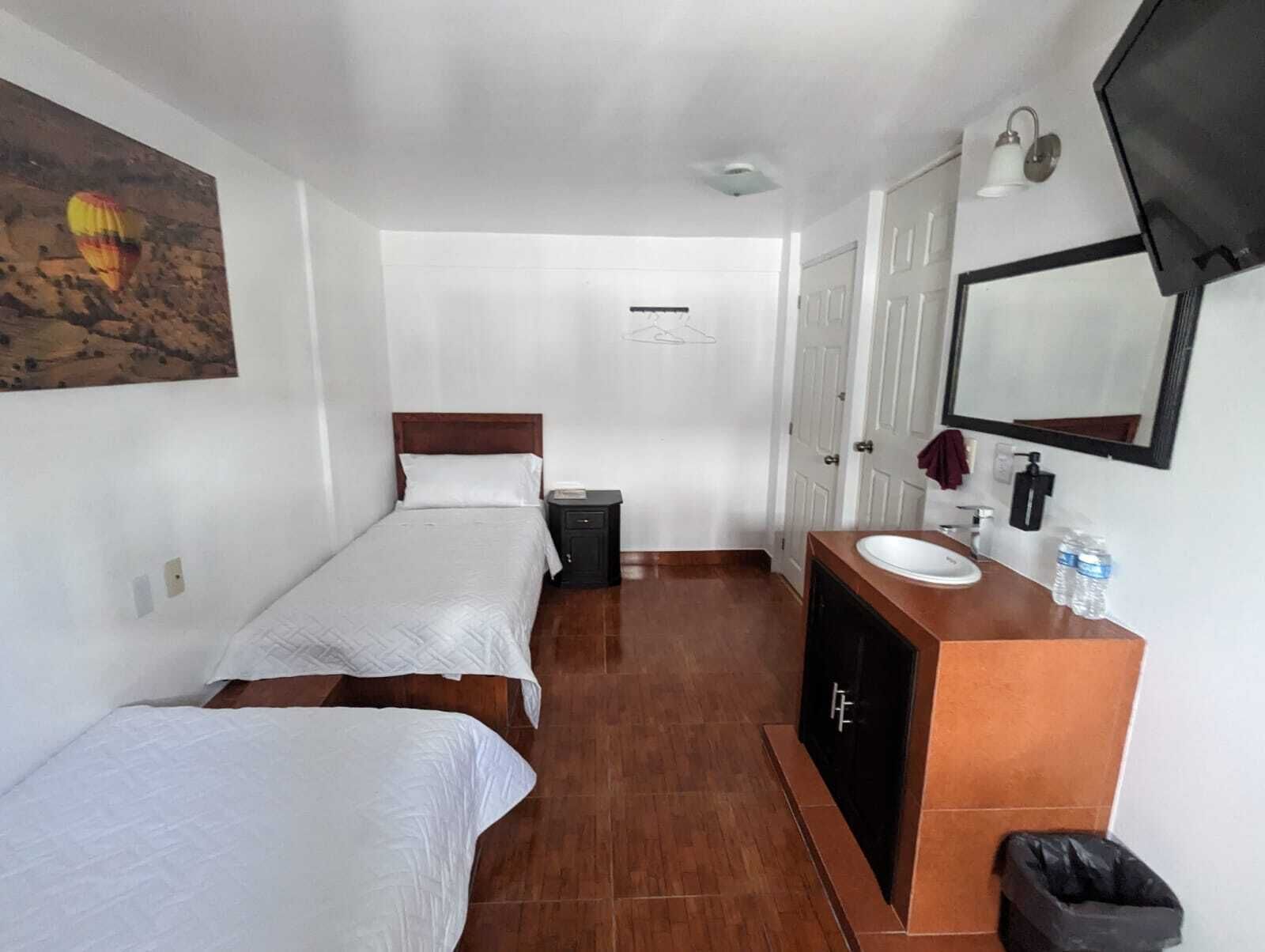 Quarto duplo standard, vista para o pátio | Edredons de pluma, Wi-Fi de cortesia, roupa de cama