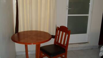 Suite familiar, varias camas, cocina | 1 habitación, edredón, wifi gratis y ropa de cama