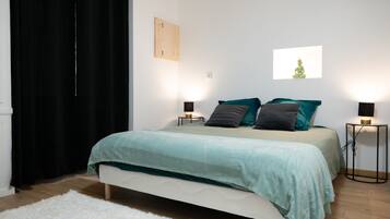 1 slaapkamer, een strijkplank/strijkijzer, wifi, beddengoed