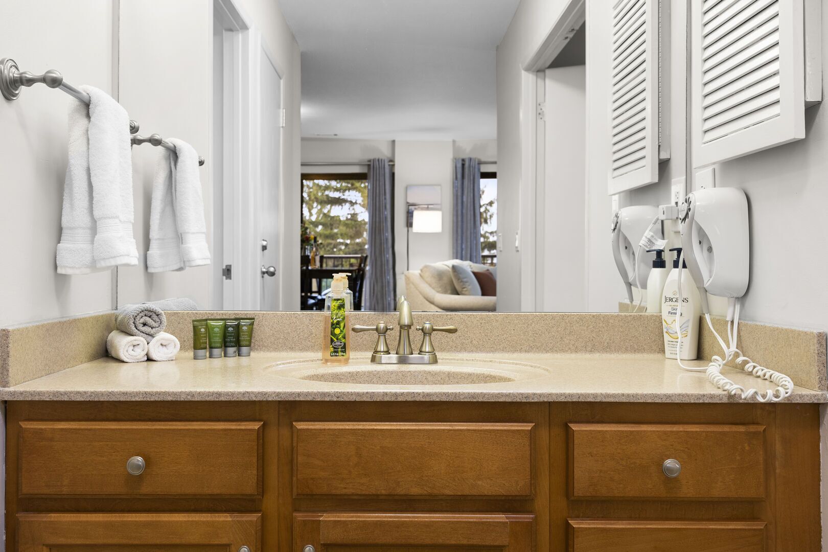 Condo Cao cấp | Phòng tắm | Máy sấy tóc 