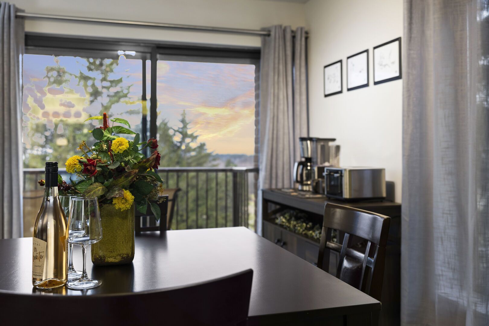 Condo Cao cấp | Bếp riêng | Tủ lạnh, lò vi sóng, lò nướng, máy rửa bát 