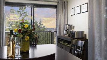 Bloc d'apartaments de luxe | Cuina privada | Frigorífic, microones, forn i rentaplats