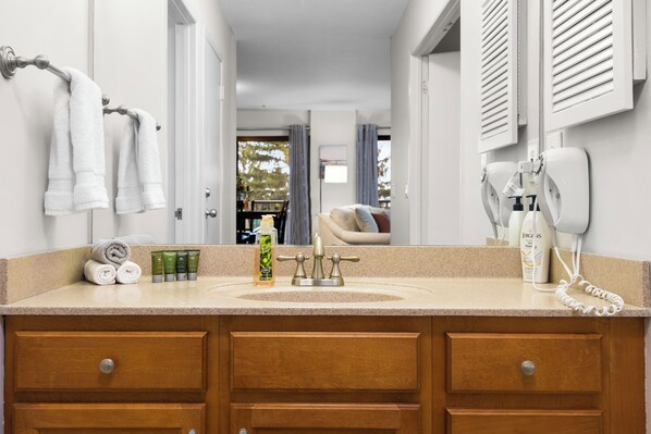 A bathroom with a sink, towel rack, and toiletries. - Lakeview Golf Retreat 1BDR Condo 5057 (Williamsburg)