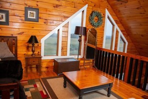 Interior - Peaceful log home retreat. (Slippery Rock)