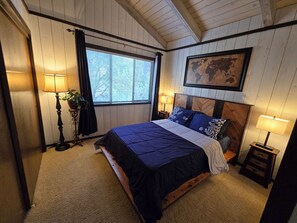 2 bedrooms, desk, iron/ironing board, free WiFi - Cozy Upstairs Cabin w/Canal Views 45 mins to slopes & 10 mins to Rollins Lake (Colfax)
