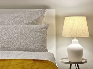 1 habitación, tabla de planchar con plancha, wifi y ropa de cama 