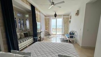 Signature Suite | Minibar, in-room safe, individually decorated, individually furnished