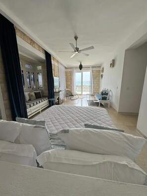 Minibar, in-room safe, individually decorated, individually furnished - Dar Daniella - Small Design Luxury Hotel (Tabarka)