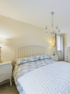 4 bedrooms, desk, iron/ironing board, free WiFi - Beautiful house set on the edge of the Cotswolds ideal base for all attractions (Honeybourne)