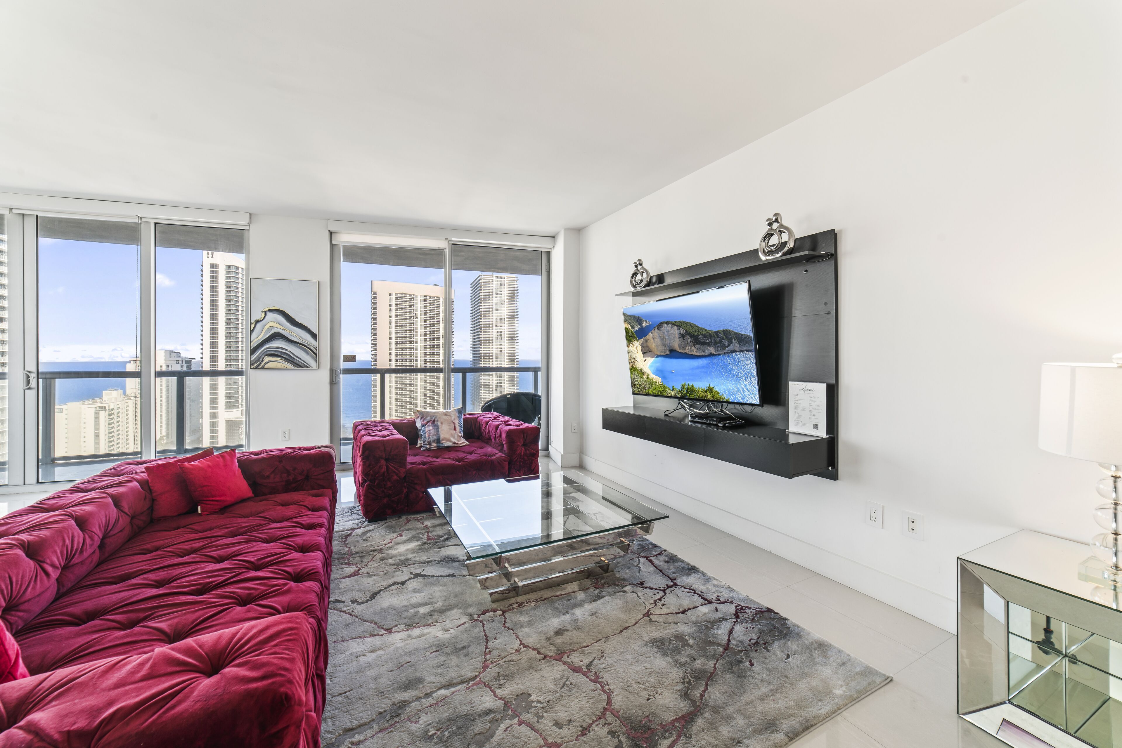 Oceanview Oasis: Tranquil Miami Retreat