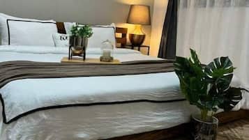 3 habitaciones, tabla de planchar con plancha, wifi y ropa de cama