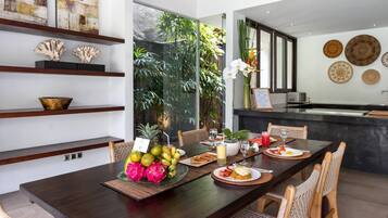 Villa, 2 Bedrooms, Smoking, Private Pool | Dining