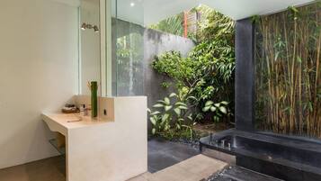 Villa, 2 Bedrooms, Smoking, Private Pool | Bathroom