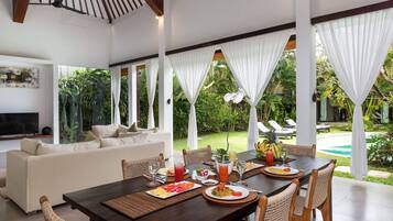Villa, 2 Bedrooms, Smoking, Private Pool | Dining room