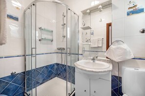 Shower, hair dryer, towels, toilet paper - Magical Garden with Shared Jacuzzi - Blanka A1 (Banjol)