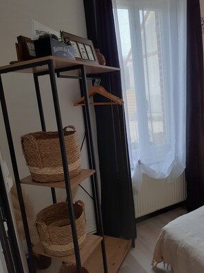 2 chambres, fer et planche à repasser, Wi-Fi gratuit, draps fournis