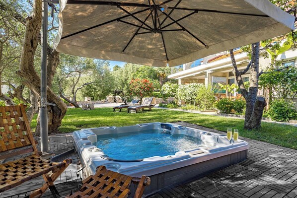 Outdoor spa tub - Magical Garden, Shared Jacuzzi - Studio Blanka (Banjol)