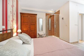 Iron/ironing board, travel crib, free WiFi, bed sheets