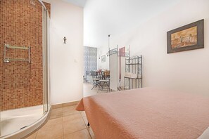 Iron/ironing board, travel crib, free WiFi, bed sheets