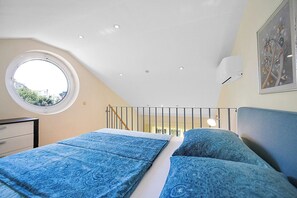 Bügeleisen/Bügelbrett, Reisekinderbett, kostenloses WLAN, Bettwäsche