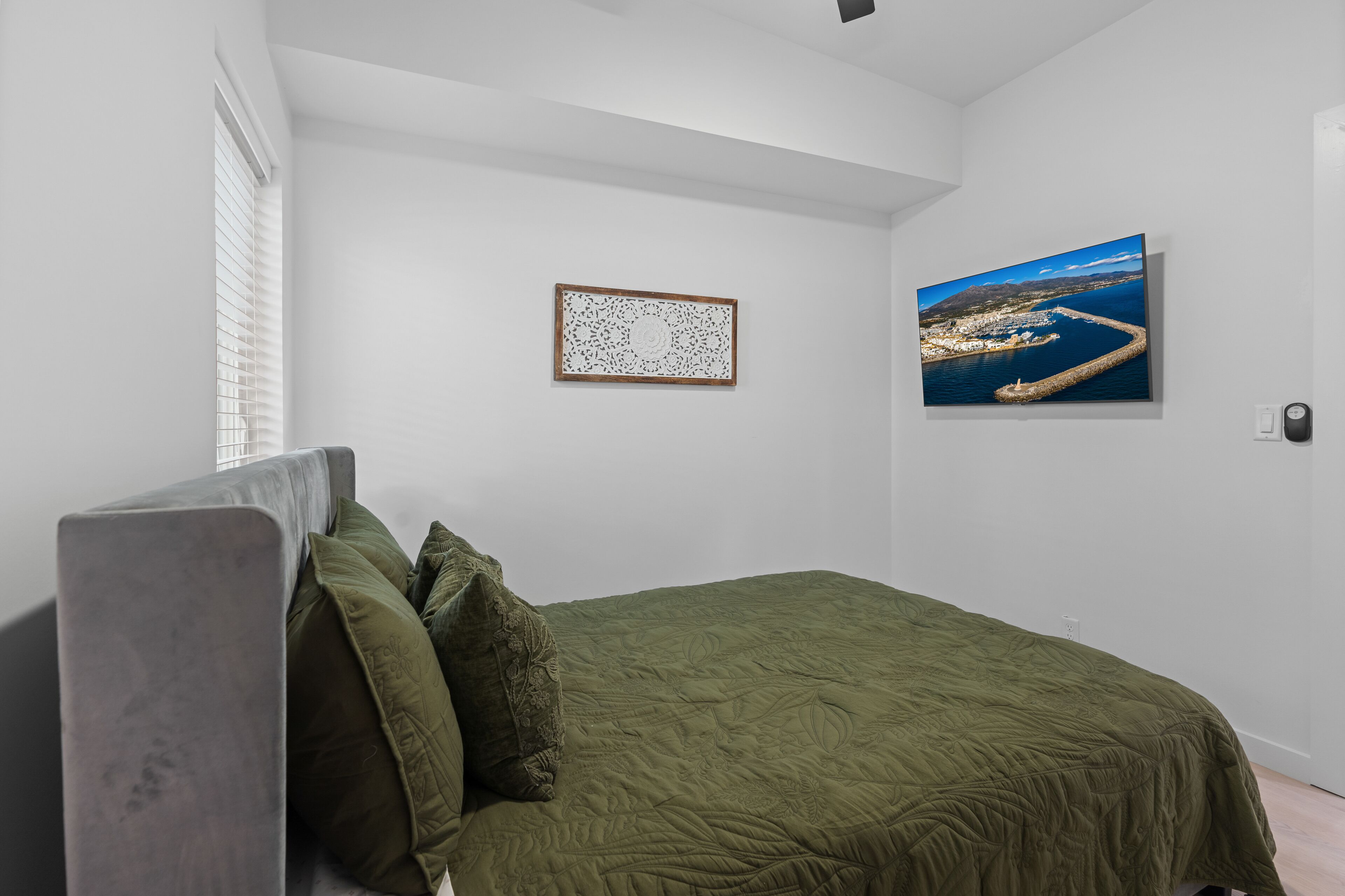 3 bedrooms, iron/ironing board, bed sheets