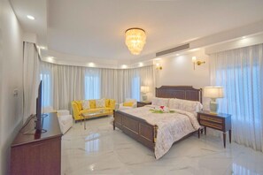 6 bedrooms, WiFi, bed sheets