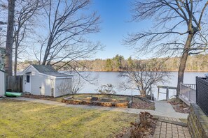 Property grounds - Lakefront Salem Retreat - Fish, Swim, Kayak & More (Salem)