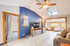 TV - Lakefront Salem Retreat - Fish, Swim, Kayak & More (Salem)
