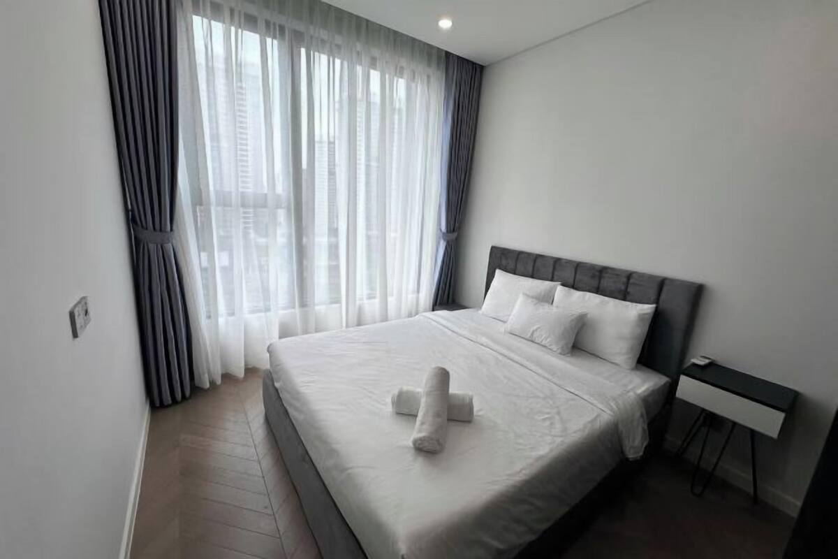 4 camere, biancheria da letto di alta qualità, copriletto in piuma