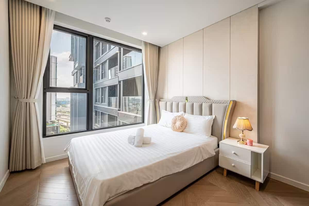 Suite presidencial, 3 habitaciones, Acceso al salón del club, vistas a la ciudad | 4 dormitorios, ropa de cama de alta calidad, edredones de plumas