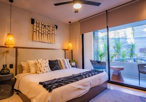 Deluxe Studio Suite | Peti besi dalam bilik, langsir/tirai gelap terus 