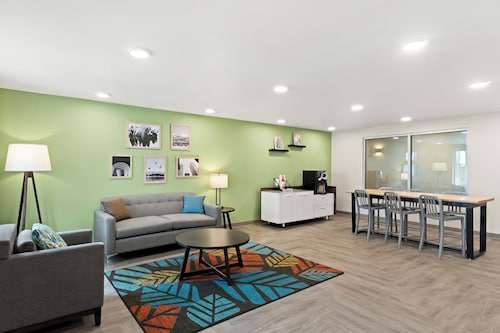 Woodspring Suites Denver Commerce City