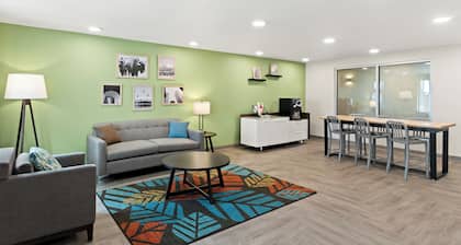 Woodspring Suites Denver Commerce City