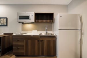 Geladeira grande, micro-ondas, cooktop, freezer