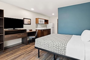 Quarto standard, 1 cama Queen, para não fumantes | Escrivaninha, espaço de trabalho para notebook, Wi-Fi de cortesia
