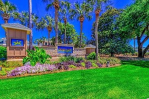 Property grounds - Under The Oak, Steps to Beach and Patio with Grill! (Myrtle Beach)