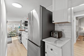 Coffee/tea maker, fridge, microwave, oven - Under The Oak, Steps to Beach and Patio with Grill! (Myrtle Beach)